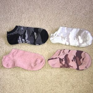 Old Navy Women’s size 8-10 Camouflage and Solid Ankle Socks Brand new no tags